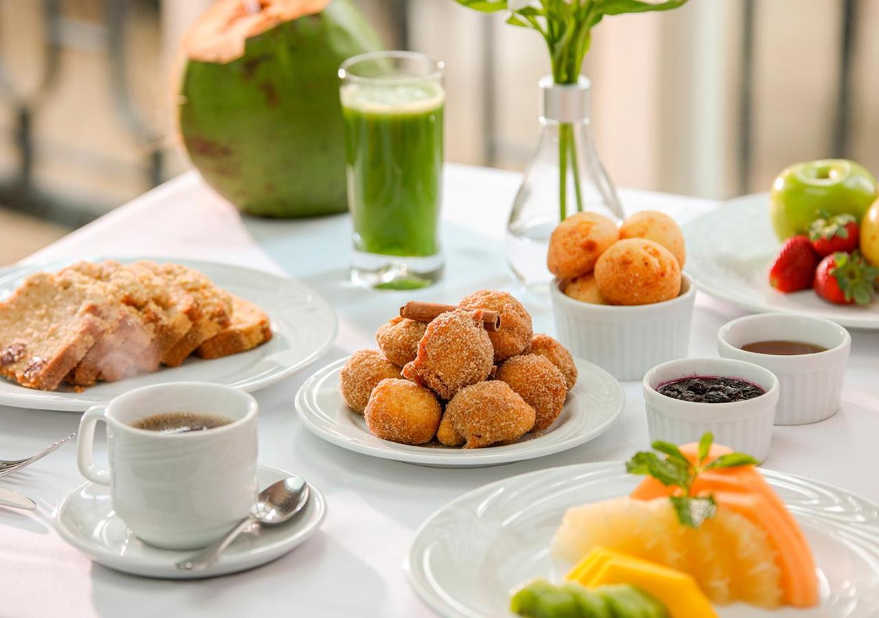 ホテル グラン エスタンプラザ ベリーニ サンパウロ エクステリア 写真 A selection of Brazilian breakfast foods