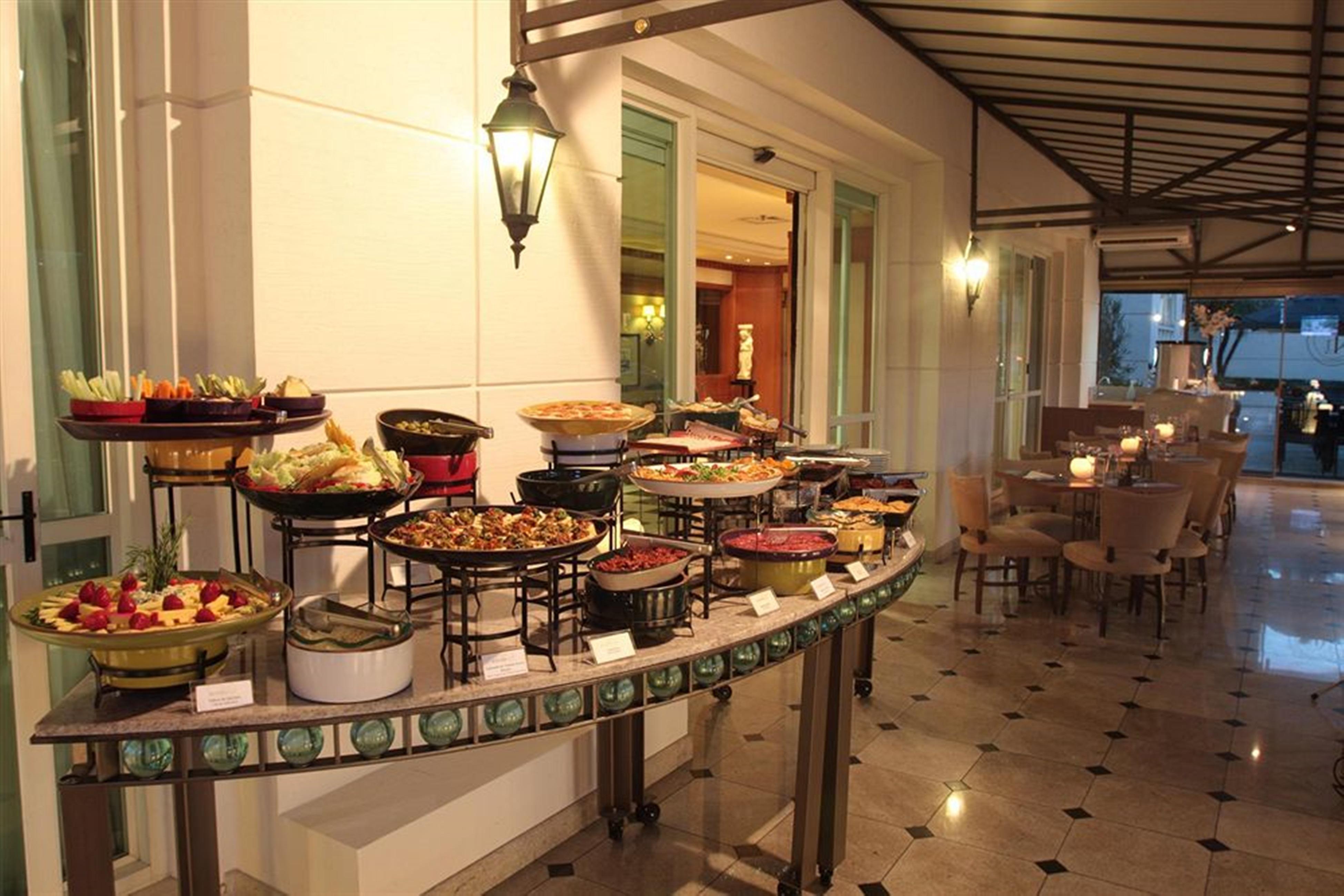 ホテル グラン エスタンプラザ ベリーニ サンパウロ エクステリア 写真 A buffet at a hotel