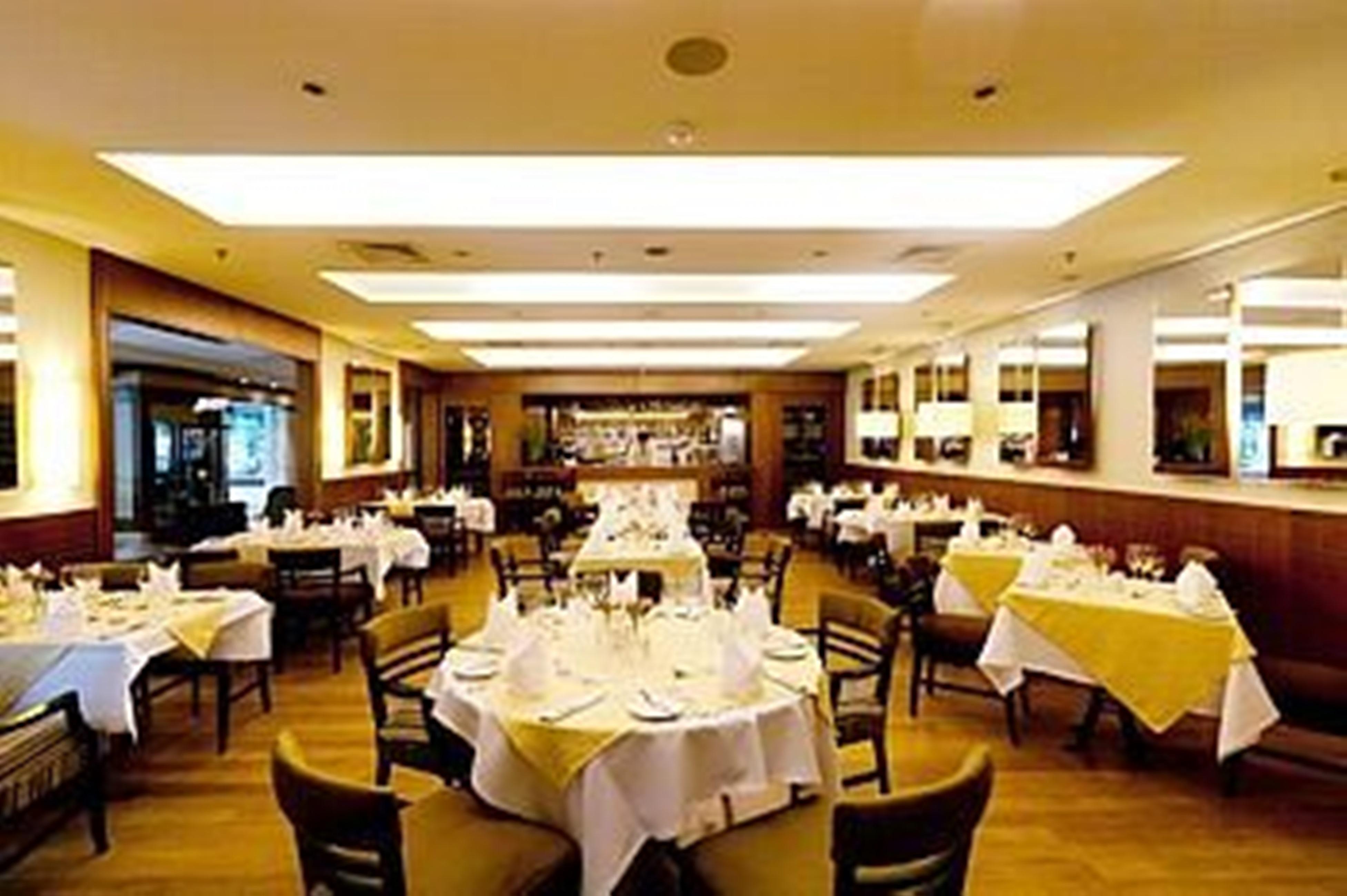 ホテル グラン エスタンプラザ ベリーニ サンパウロ エクステリア 写真 The interior of the restaurant