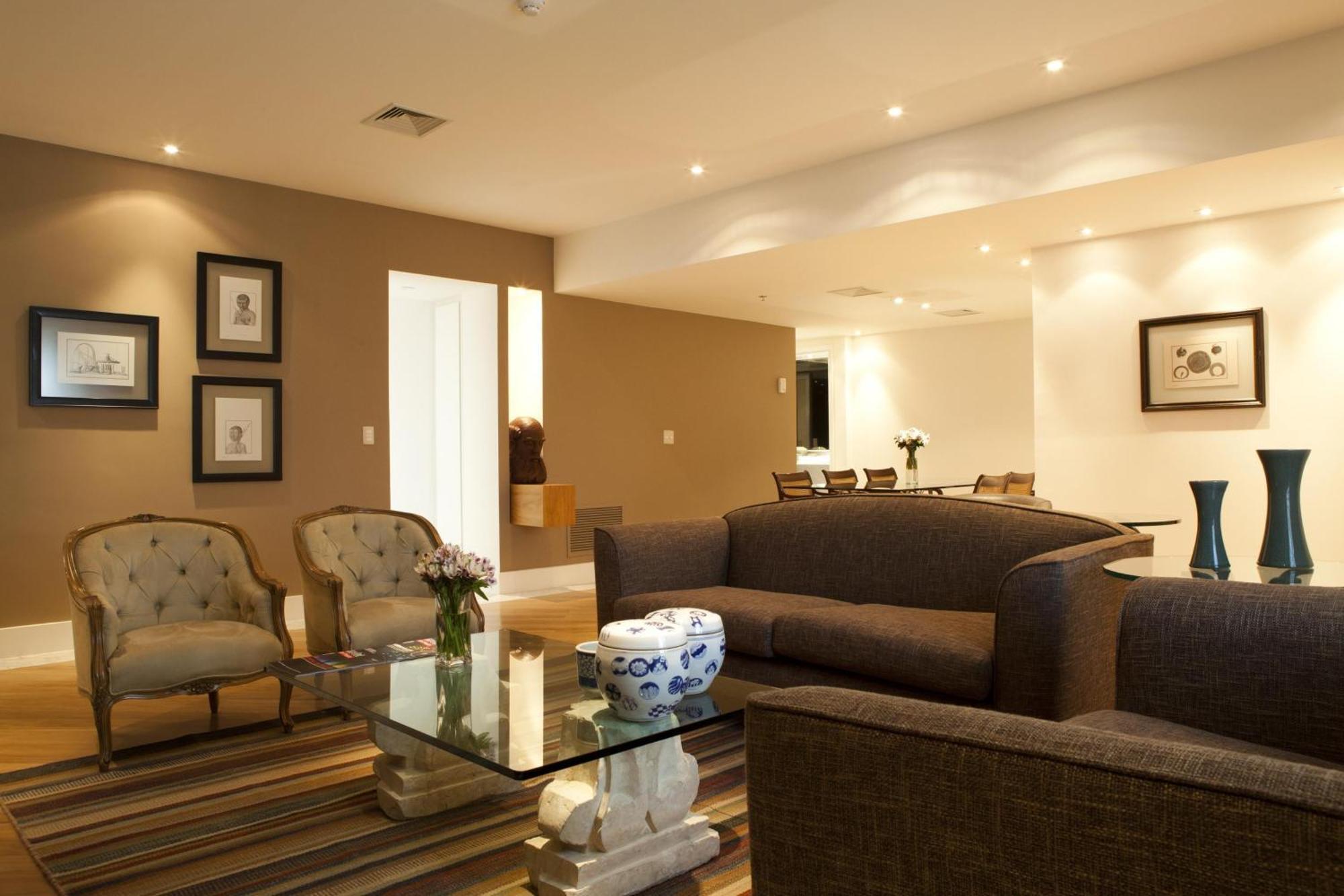ホテル グラン エスタンプラザ ベリーニ サンパウロ 部屋 写真 A living room with recessed lighting